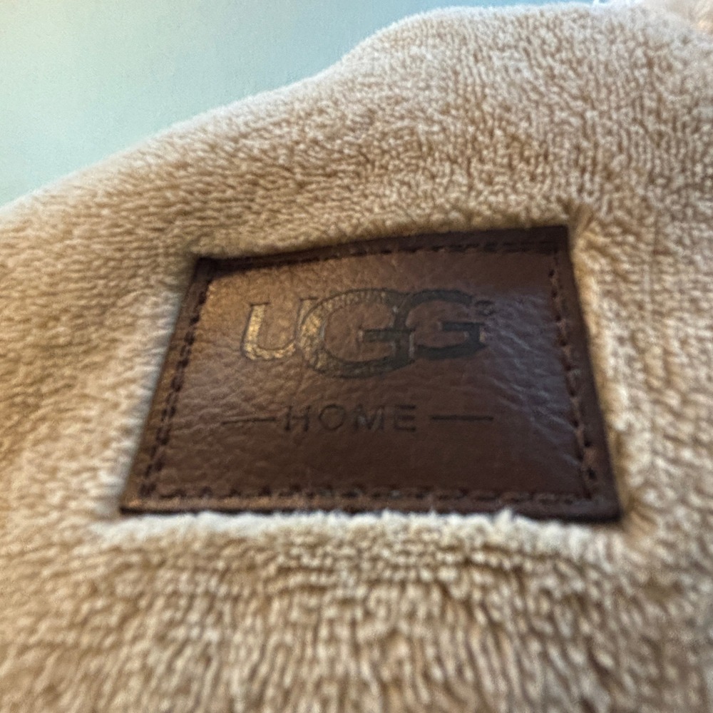 UGG Home Tan Sherpa Fleece Pillowcase Small Travel Size Cozy Cabin Core - Picture 4 of 6